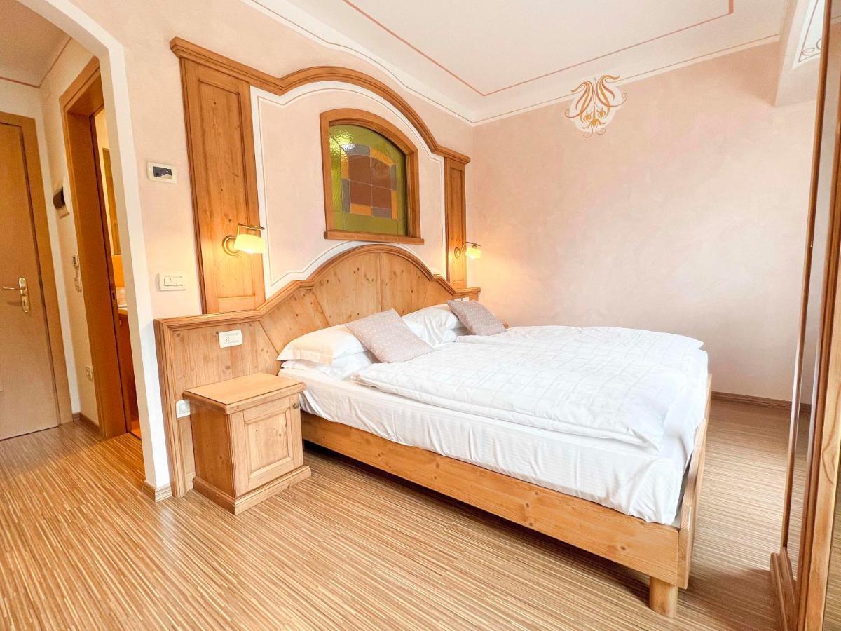 Alledolomiti Boutique Lake Hotel - Adults Friendly モルヴェーノ エクステリア 写真