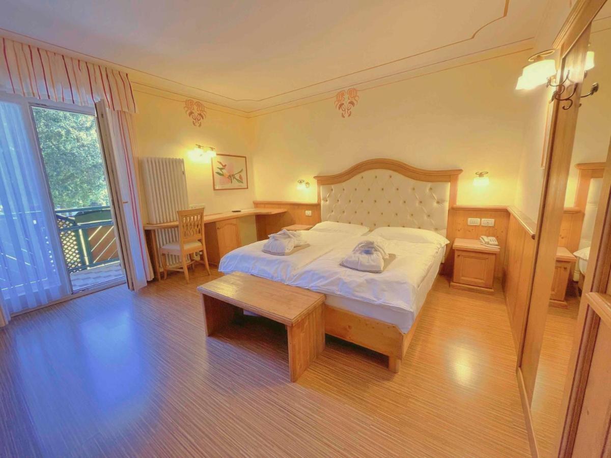 Alledolomiti Boutique Lake Hotel - Adults Friendly モルヴェーノ エクステリア 写真