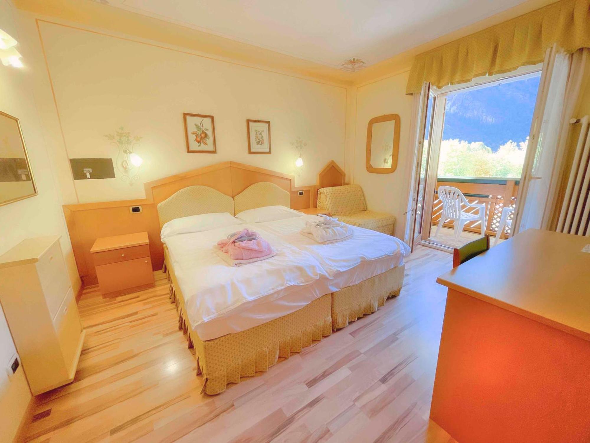 Alledolomiti Boutique Lake Hotel - Adults Friendly モルヴェーノ エクステリア 写真