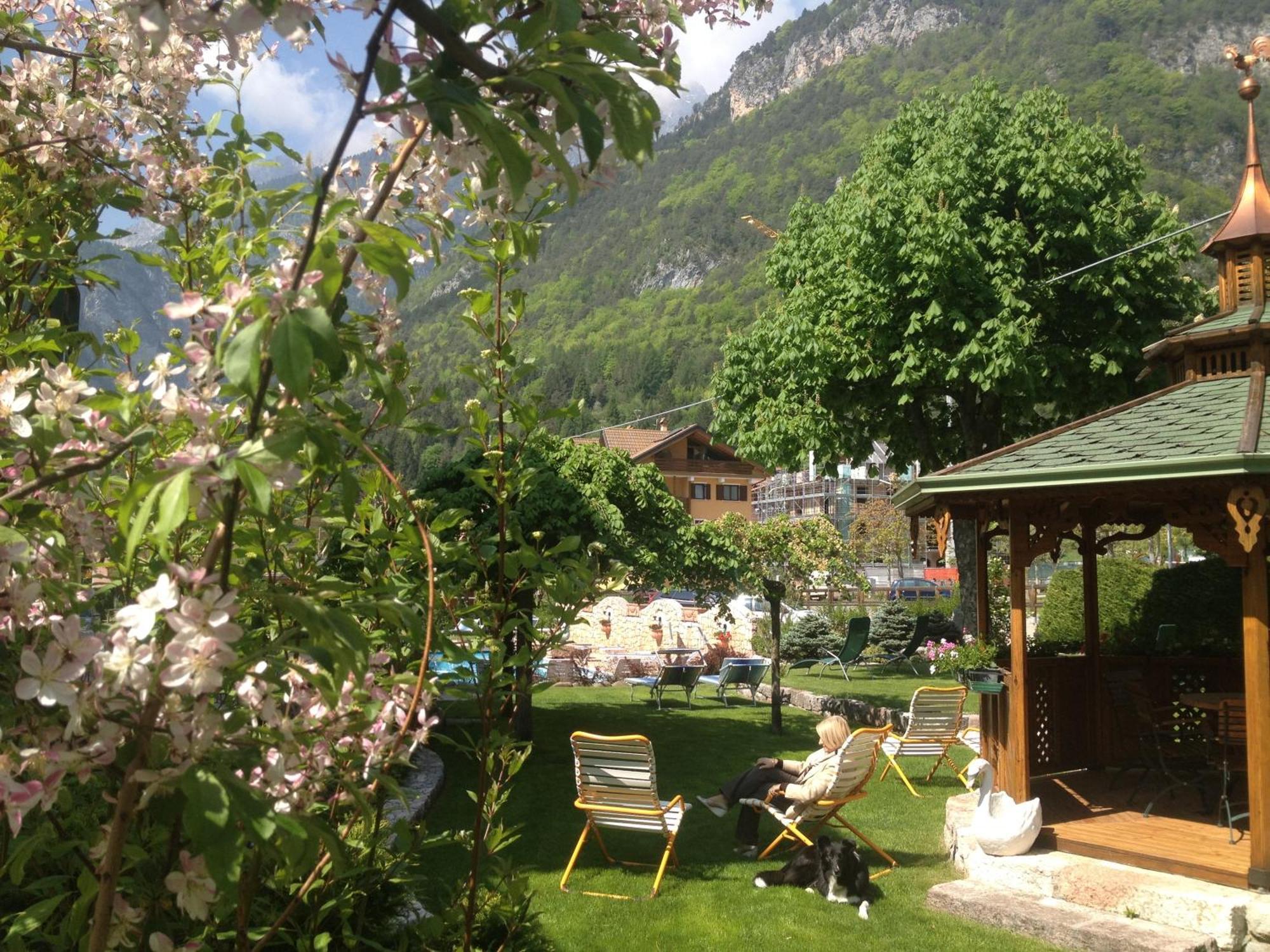 Alledolomiti Boutique Lake Hotel - Adults Friendly モルヴェーノ エクステリア 写真